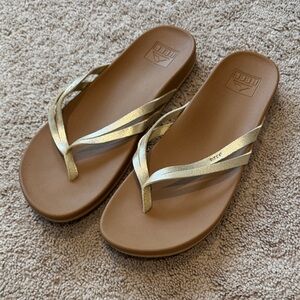 Reef Women's Metallic Gold and Tan Sandals size 10